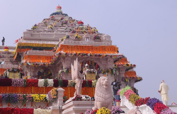 अयोध्येतील राम मंदिरात अँड्रॉईड फोनवर बंदी, आयफोनला सूट