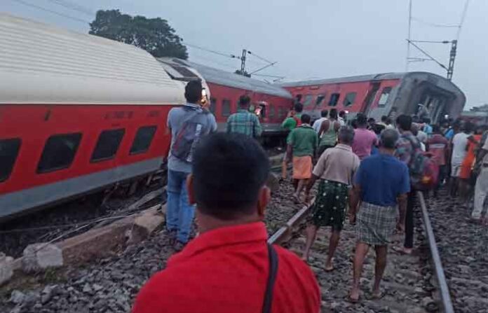 Howara-CSMT Express derailed