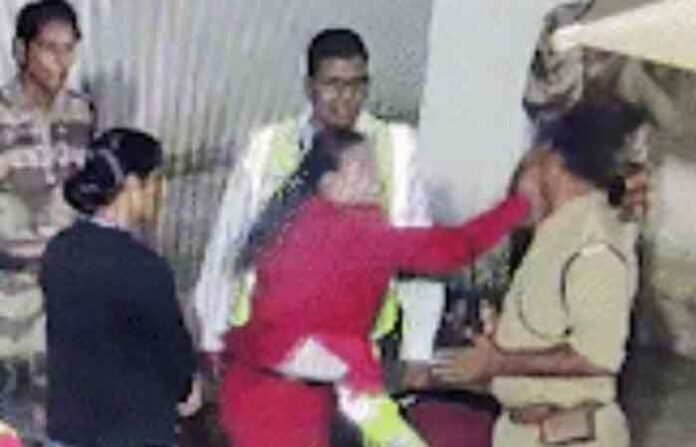 SpiceJet employee slaps cop