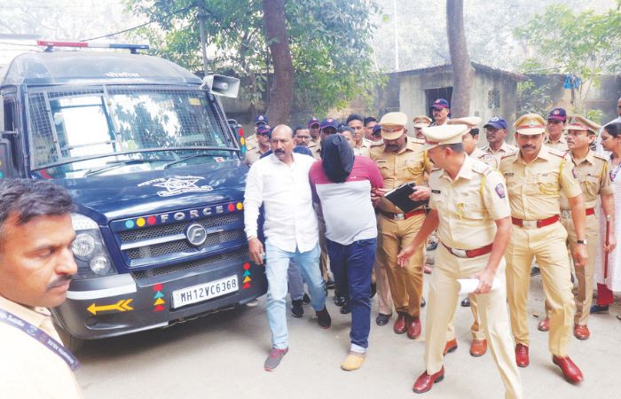 बायको म्हणाली आता थांबू नको, माझ्या माहेरी पळ; नराधम विशाल गवळीसह पत्नीला सात दिवसांची पोलीस कोठडी