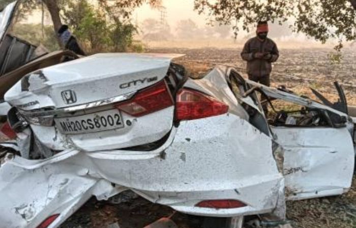 हळदीच्या कार्यक्रमाहून परतताना भरधाव कार झाडाला धडकली, तिघे ठार; दोन गंभीर जखमी