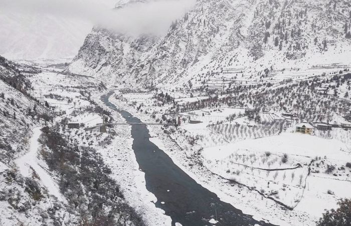 जम्मू-कश्मीर, हिमाचल प्रदेशात बर्फवृष्टी, पारा घसरला; शाळा, महाविद्यालयांना हिवाळी सुट्ट्या जाहीर