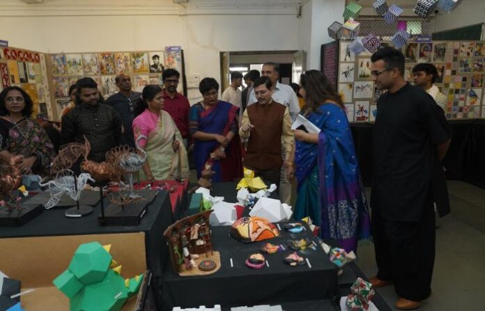 exhibition-of-rachna-sansad-college-of-applied-and-craft-begins